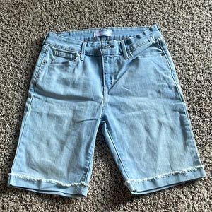 Denizen Levi’s size 2 waist size 26